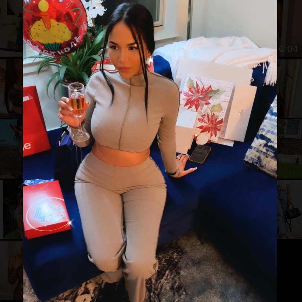 Fashion nova set size medium.